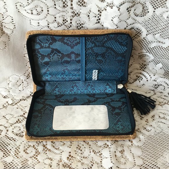 NIB BEAUTICONTROL CORK WITH BLUE TASSEL CLUTCH - Picture 4 of 5